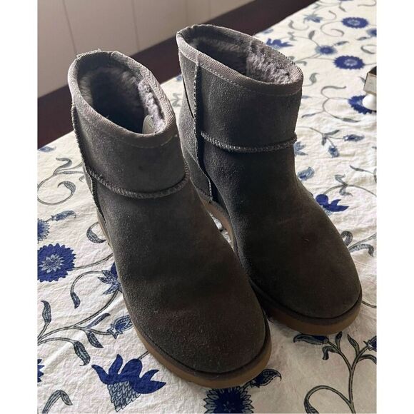 UGG Women's Classic Femme Sage Green Mini Boots Wedge size 5.5 - Picture 1 of 7